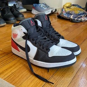 Jordan 1 mids